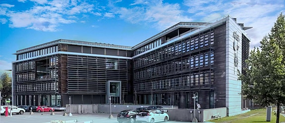 Sentralt på Strømsø i Drammen, kort vei til jernbane og busstasjon.