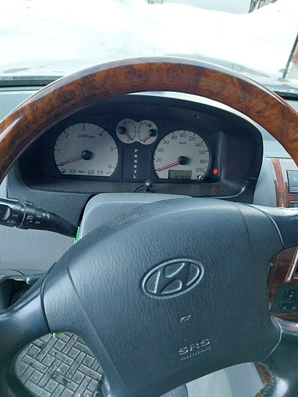 Hyundai Terracan 2 of 5