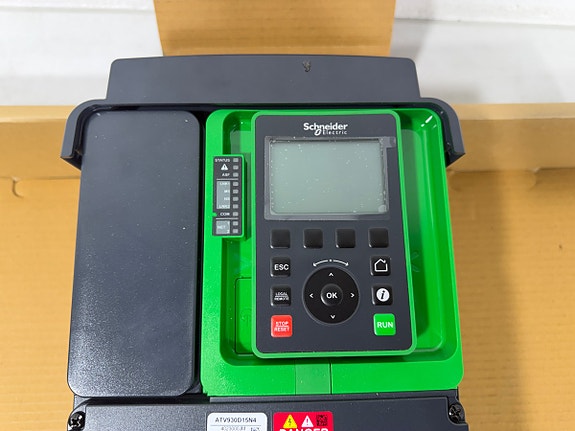 Andre Schneider Electric Altivar 930 ATV930D15N4 - 15kW - 380-480V 3~ - 2022 - Frekvensomformer 2 of 5