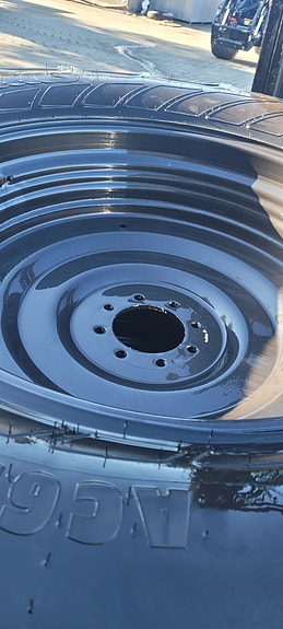 Traktor dekk på felg. 2024, kr 65 000,-