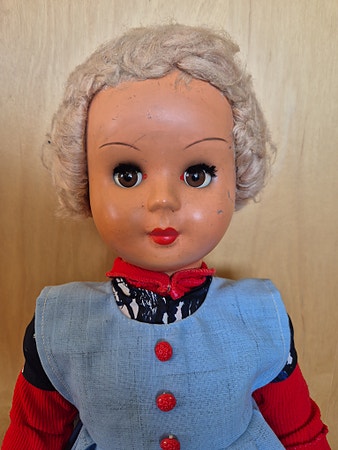 Vintage dukke 54 cm høy retro samleobjekt