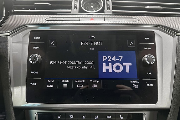 Volkswagen Passat Alltrack 18 of 22