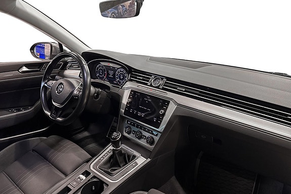 Volkswagen Passat Alltrack 14 of 22