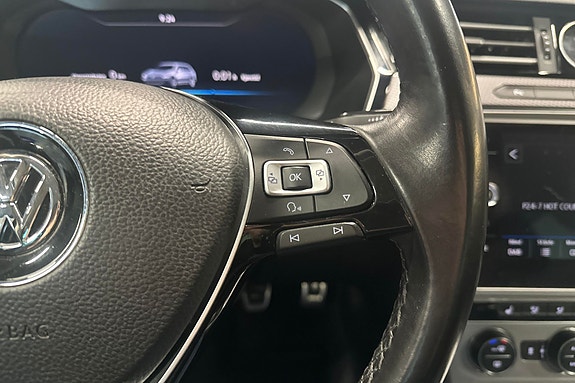 Volkswagen Passat Alltrack 13 of 22