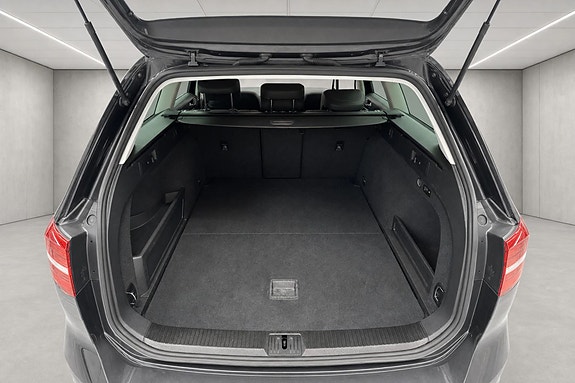 Volkswagen Passat Alltrack 16 of 22