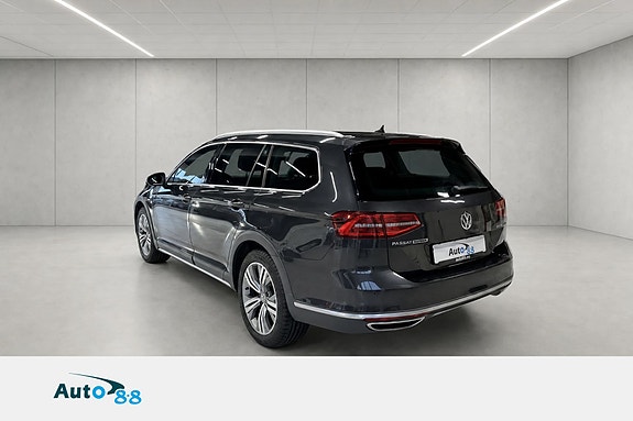Volkswagen Passat Alltrack 5 of 22