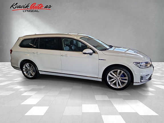 Volkswagen Passat 3 of 5