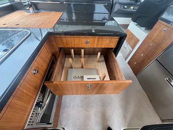 Marex 360 Cabriolet Cruiser, fullspekket, skipsreg, joystick, hekkthrruste 27 of 30