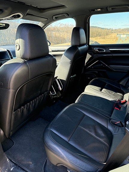 Porsche Cayenne 11 of 18