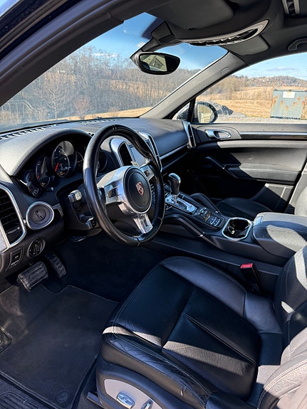 Porsche Cayenne 10 of 18