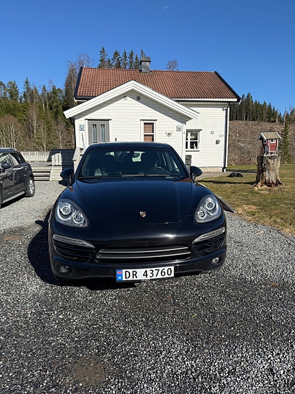 Porsche Cayenne 3 of 18