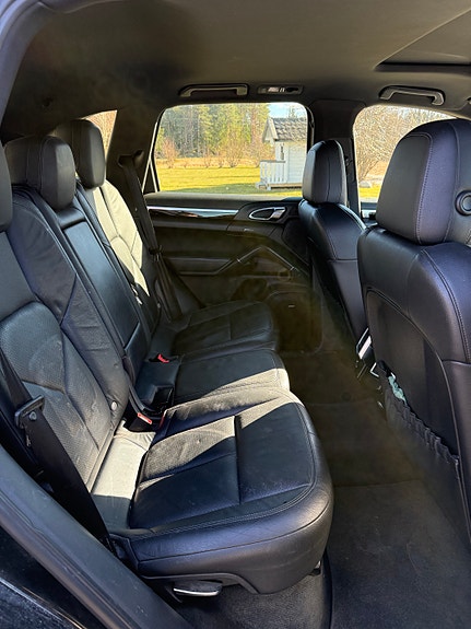 Porsche Cayenne 13 of 18