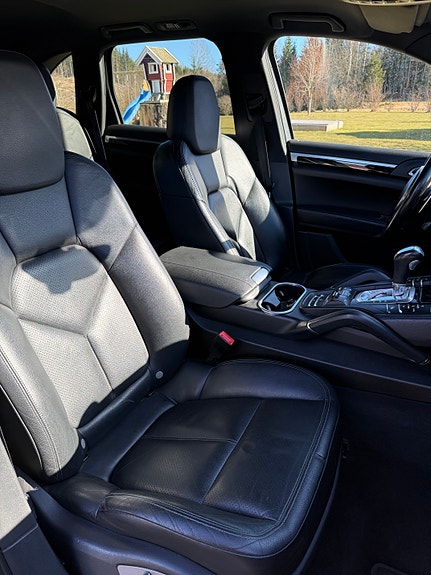 Porsche Cayenne 18 of 18