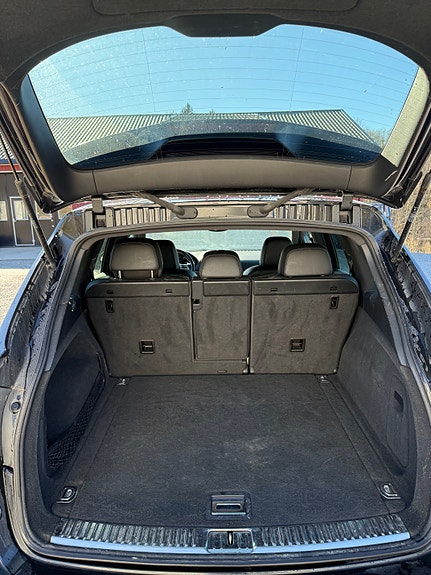 Porsche Cayenne 14 of 18