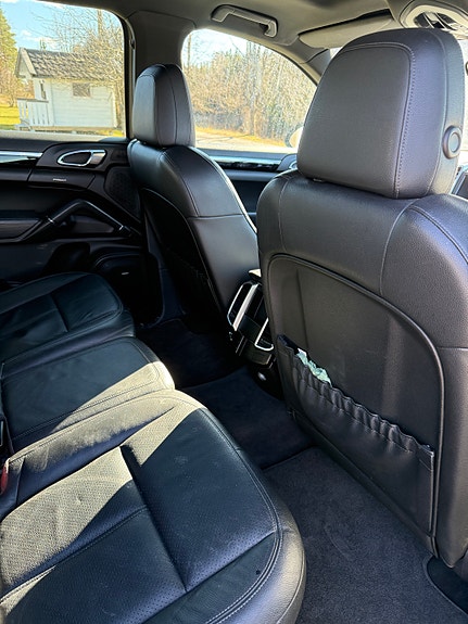 Porsche Cayenne 15 of 18