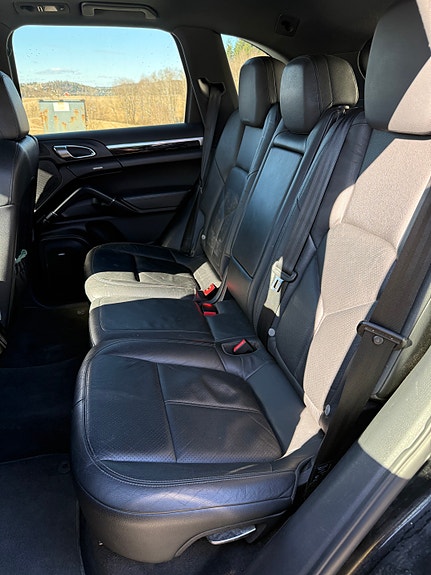 Porsche Cayenne 12 of 18
