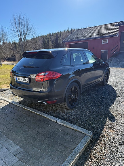 Porsche Cayenne 4 of 18