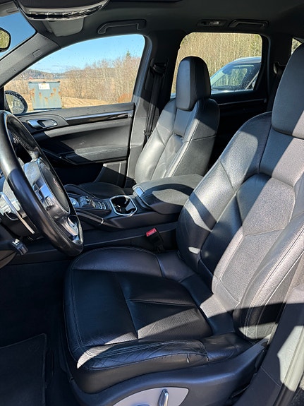 Porsche Cayenne 9 of 18