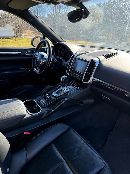 Porsche Cayenne 16 of 18