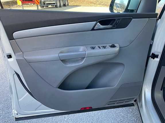 Volkswagen Sharan 16 of 30
