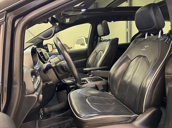 Chrysler Pacifica 9 of 30