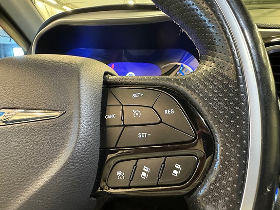 Chrysler Pacifica 28 of 30
