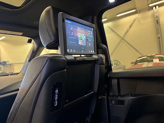Chrysler Pacifica 17 of 30