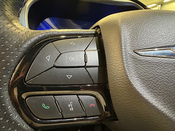 Chrysler Pacifica 27 of 30