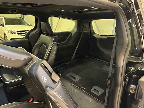 Chrysler Pacifica 13 of 30