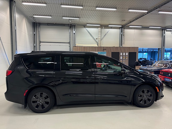 Chrysler Pacifica 7 of 30