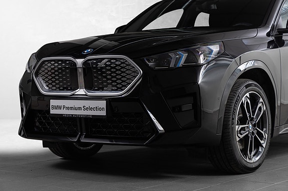 BMW iX2 3 of 26