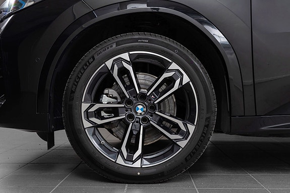 BMW iX2 9 of 26