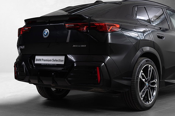 BMW iX2 7 of 26