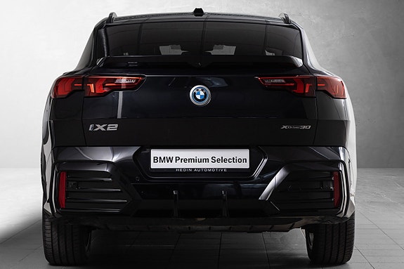 BMW iX2 6 of 26