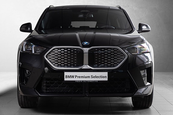 BMW iX2 2 of 26