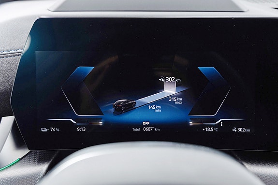 BMW iX2 16 of 26
