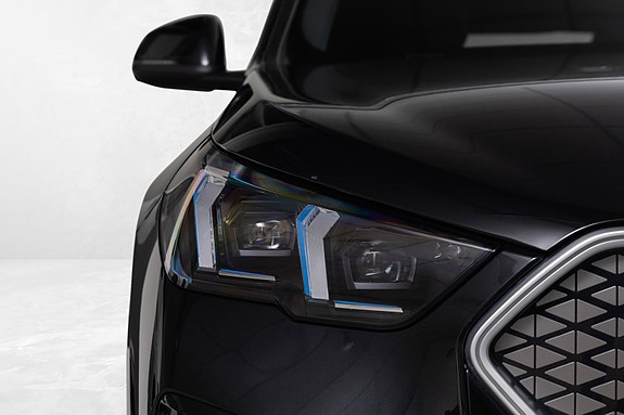 BMW iX2 4 of 26