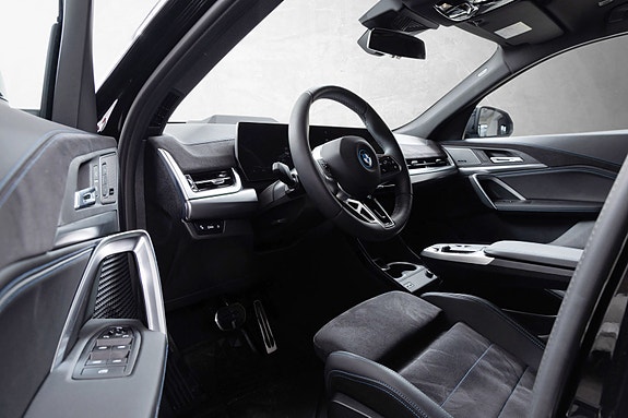 BMW iX2 10 of 26