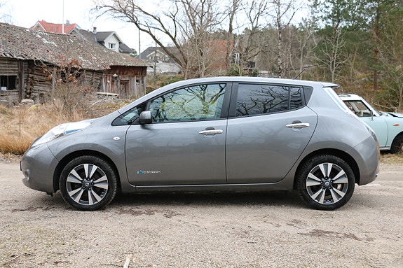 Nissan Leaf 8 of 27