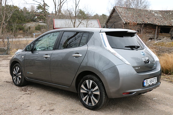 Nissan Leaf 7 of 27