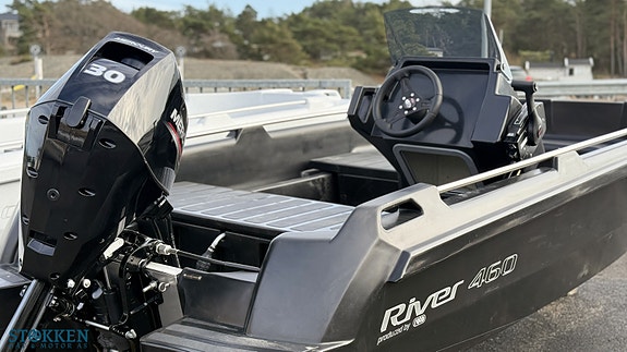 River 460 XR - Mercury 30hk - Black