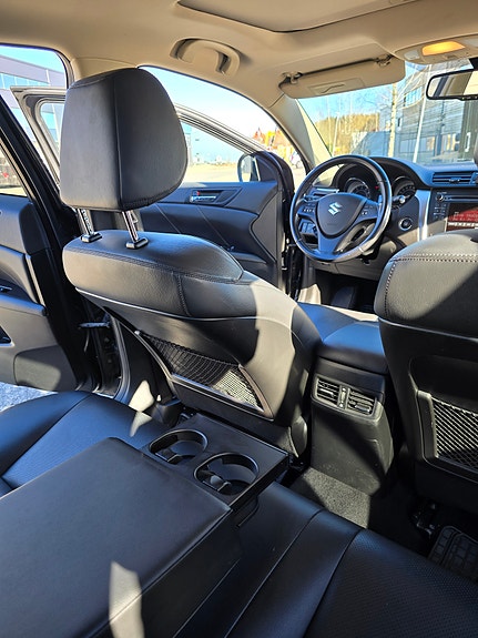 Suzuki Kizashi 2010 photo 4