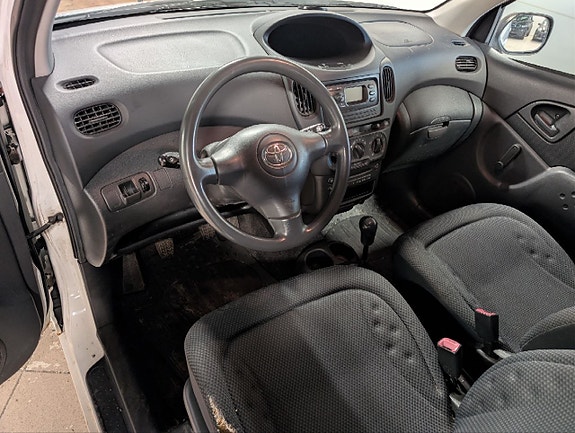 Toyota Yaris Verso 13 of 25