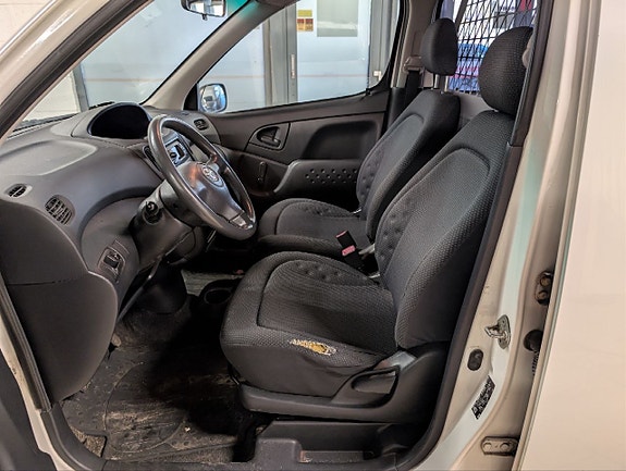 Toyota Yaris Verso 12 of 25