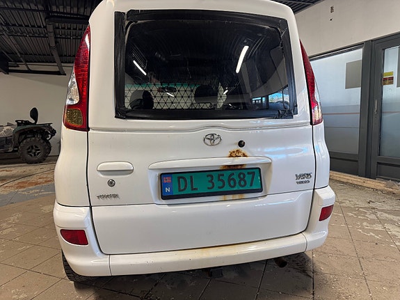 Toyota Yaris Verso 4 of 25