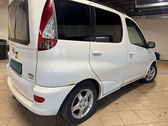 Toyota Yaris Verso 3 of 25