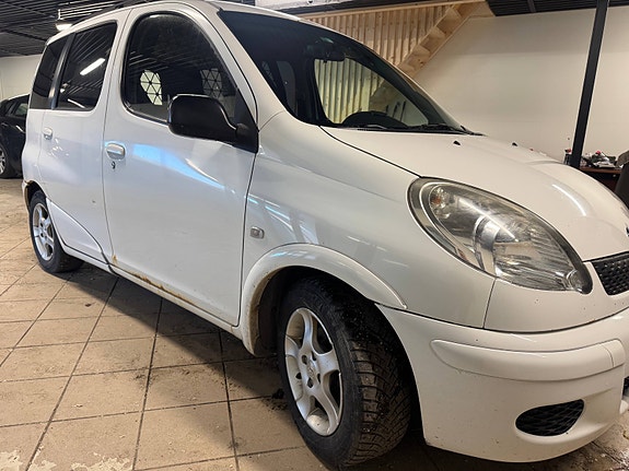 Toyota Yaris Verso 2 of 25