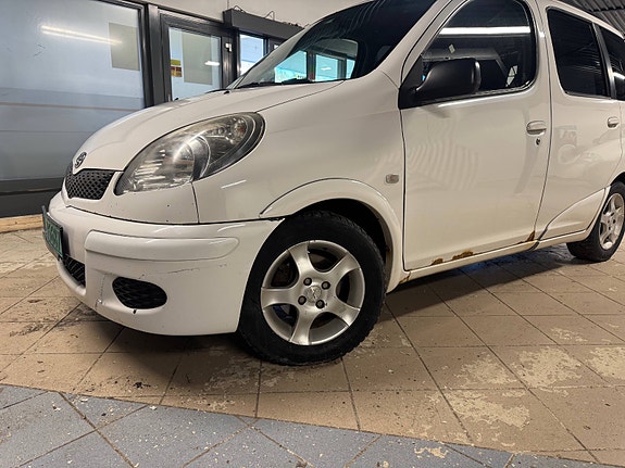 Toyota Yaris Verso 8 of 25