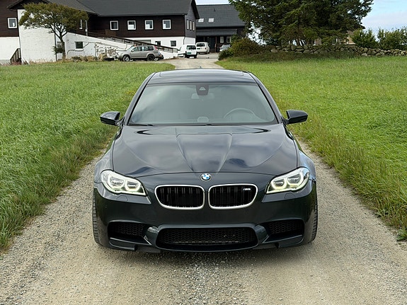 BMW M5 2 of 26
