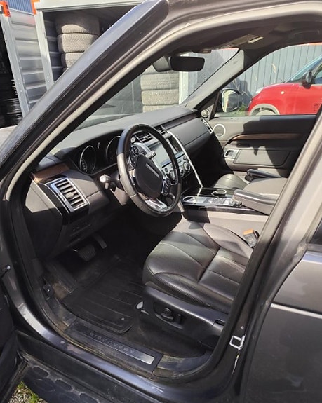 Land Rover Discovery 13 of 30